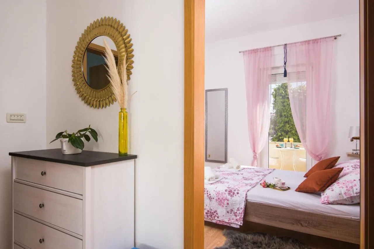 Apartments Marinera Trogir 0*,  Kroatien