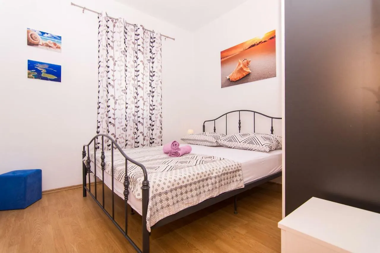 Apartments Marinera Trogir 0*,  Kroatien